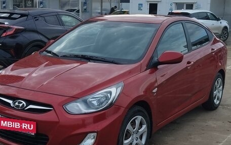 Hyundai Solaris II рестайлинг, 2011 год, 850 000 рублей, 4 фотография