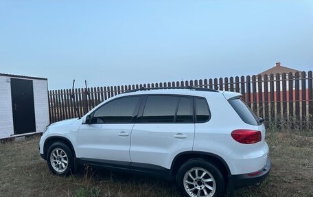 Volkswagen Tiguan I, 2015 год, 1 888 000 рублей, 2 фотография