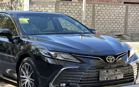 Toyota Camry, 2023 год, 3 650 000 рублей, 2 фотография