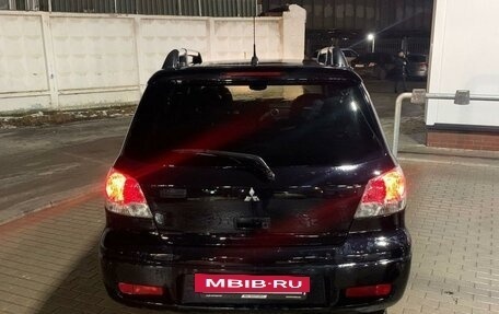 Mitsubishi Outlander III рестайлинг 3, 2004 год, 642 000 рублей, 2 фотография