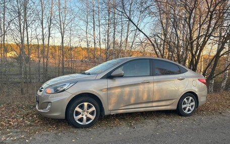 Hyundai Solaris II рестайлинг, 2013 год, 680 000 рублей, 2 фотография