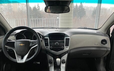 Chevrolet Cruze II, 2010 год, 889 000 рублей, 10 фотография