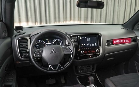 Mitsubishi Outlander III рестайлинг 3, 2021 год, 3 100 000 рублей, 6 фотография