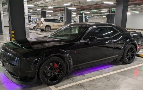 Dodge Challenger III рестайлинг 2, 2014 год, 3 200 000 рублей, 18 фотография