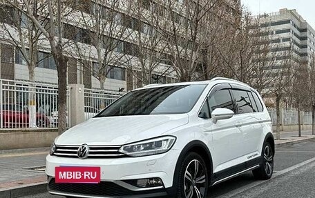 Volkswagen Touran III, 2021 год, 2 450 000 рублей, 3 фотография