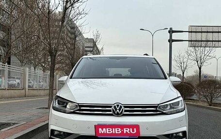 Volkswagen Touran III, 2021 год, 2 450 000 рублей, 2 фотография