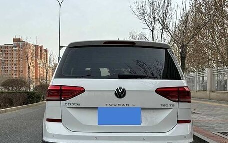 Volkswagen Touran III, 2021 год, 2 450 000 рублей, 6 фотография