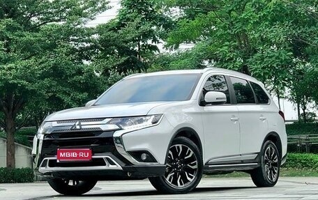 Mitsubishi Outlander III рестайлинг 3, 2021 год, 2 150 000 рублей, 1 фотография