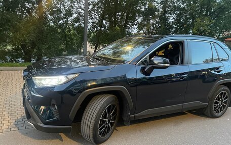 Toyota RAV4, 2019 год, 4 000 000 рублей, 4 фотография