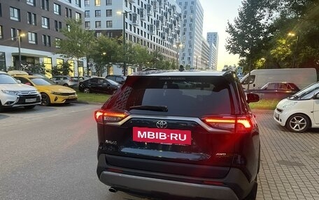 Toyota RAV4, 2019 год, 4 000 000 рублей, 3 фотография