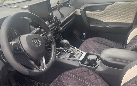 Toyota RAV4, 2019 год, 4 000 000 рублей, 6 фотография