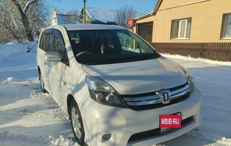 Toyota ISis I, 2011 год, 1 500 000 рублей, 1 фотография