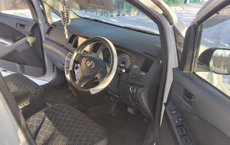 Toyota ISis I, 2011 год, 1 500 000 рублей, 3 фотография