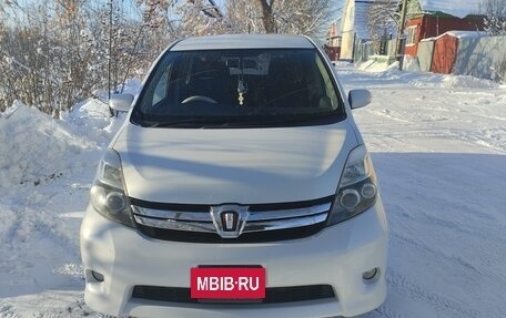 Toyota ISis I, 2011 год, 1 500 000 рублей, 2 фотография