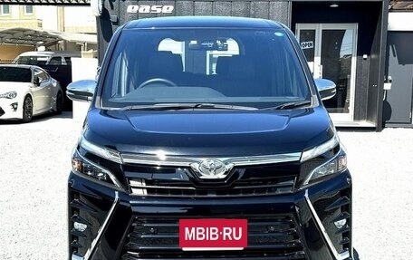 Toyota Voxy III, 2021 год, 2 780 000 рублей, 2 фотография