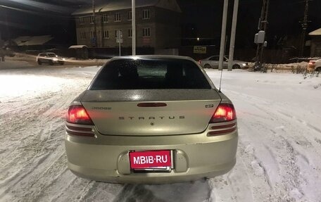 Dodge Stratus II, 2002 год, 250 000 рублей, 2 фотография