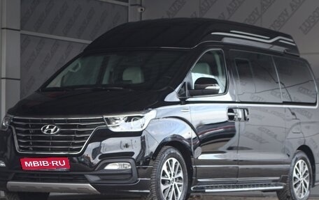 Hyundai Grand Starex Grand Starex I рестайлинг 2, 2018 год, 4 250 000 рублей, 1 фотография