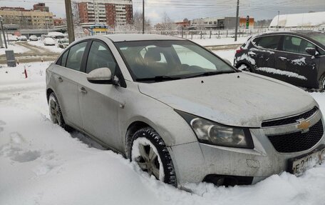 Chevrolet Cruze II, 2010 год, 540 000 рублей, 3 фотография