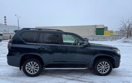 Toyota Land Cruiser Prado 150 рестайлинг 2, 2018 год, 5 325 000 рублей, 7 фотография