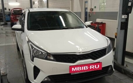 KIA Rio IV, 2022 год, 1 650 000 рублей, 2 фотография