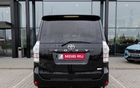 Toyota Voxy II, 2013 год, 1 750 000 рублей, 4 фотография