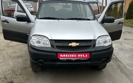 Chevrolet Niva I рестайлинг, 2013 год, 550 000 рублей, 2 фотография