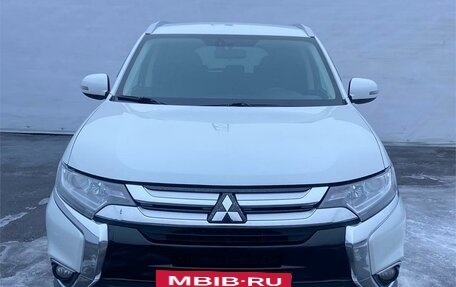 Mitsubishi Outlander III рестайлинг 3, 2017 год, 2 075 000 рублей, 2 фотография