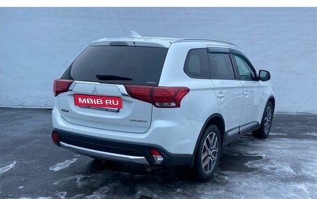 Mitsubishi Outlander III рестайлинг 3, 2017 год, 2 075 000 рублей, 5 фотография