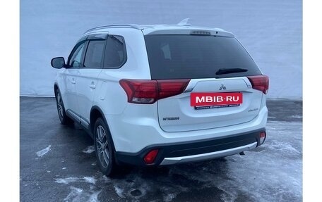 Mitsubishi Outlander III рестайлинг 3, 2017 год, 2 075 000 рублей, 7 фотография