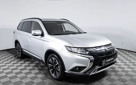 Mitsubishi Outlander III рестайлинг 3, 2021 год, 2 700 000 рублей, 3 фотография