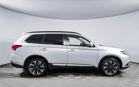 Mitsubishi Outlander III рестайлинг 3, 2021 год, 2 700 000 рублей, 4 фотография