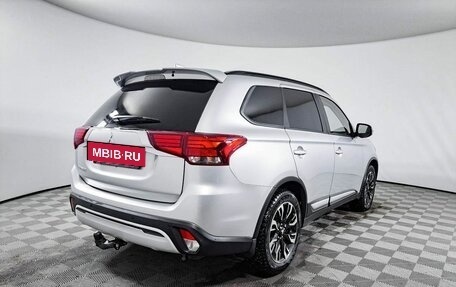 Mitsubishi Outlander III рестайлинг 3, 2021 год, 2 700 000 рублей, 5 фотография