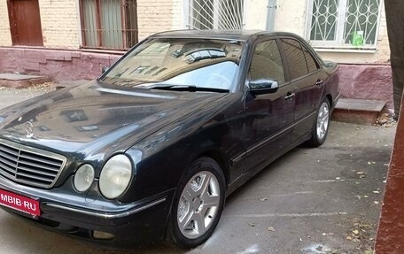 Mercedes-Benz E-Класс, 1999 год, 300 000 рублей, 1 фотография