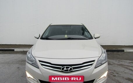 Hyundai Solaris II рестайлинг, 2015 год, 1 050 000 рублей, 2 фотография