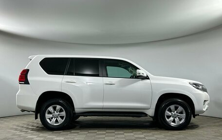 Toyota Land Cruiser Prado 150 рестайлинг 2, 2022 год, 7 449 000 рублей, 4 фотография