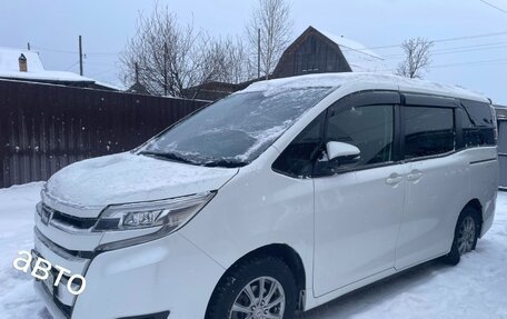 Toyota Noah III, 2017 год, 1 900 000 рублей, 2 фотография