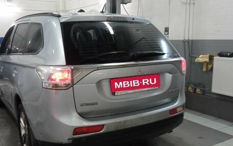 Mitsubishi Outlander III рестайлинг 3, 2012 год, 1 350 000 рублей, 4 фотография