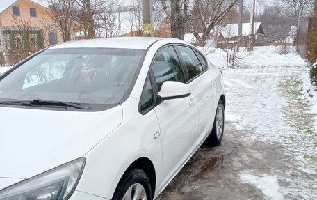 Opel Astra J, 2013 год, 900 000 рублей, 2 фотография