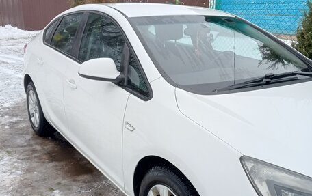 Opel Astra J, 2013 год, 900 000 рублей, 3 фотография