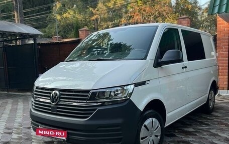 Volkswagen Transporter T6 рестайлинг, 2021 год, 4 400 000 рублей, 2 фотография