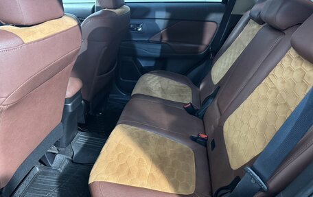 Mitsubishi Outlander III рестайлинг 3, 2019 год, 2 149 800 рублей, 6 фотография