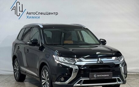 Mitsubishi Outlander III рестайлинг 3, 2019 год, 2 149 800 рублей, 14 фотография