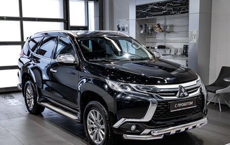 Mitsubishi Pajero Sport III рестайлинг, 2017 год, 2 680 000 рублей, 3 фотография