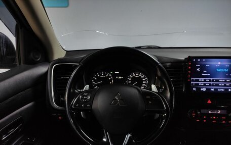 Mitsubishi Outlander III рестайлинг 3, 2015 год, 1 629 000 рублей, 18 фотография