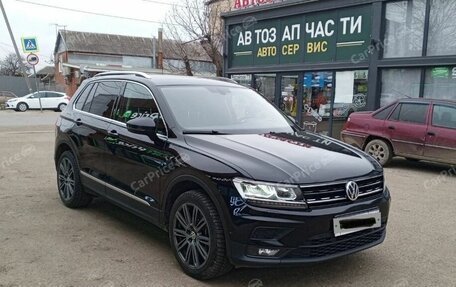 Volkswagen Tiguan II, 2018 год, 2 699 000 рублей, 2 фотография