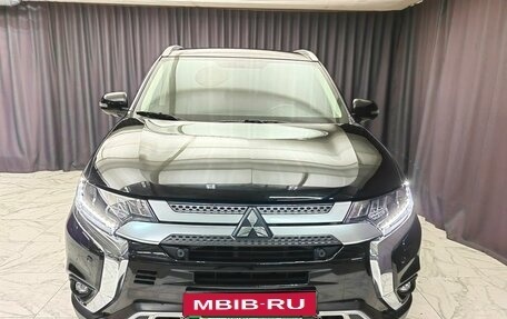 Mitsubishi Outlander III рестайлинг 3, 2020 год, 3 550 000 рублей, 1 фотография