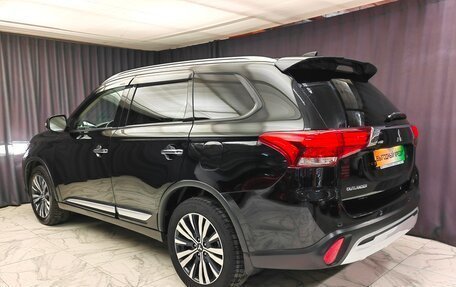 Mitsubishi Outlander III рестайлинг 3, 2020 год, 3 550 000 рублей, 4 фотография