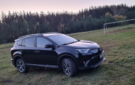 Toyota RAV4, 2017 год, 3 190 000 рублей, 2 фотография