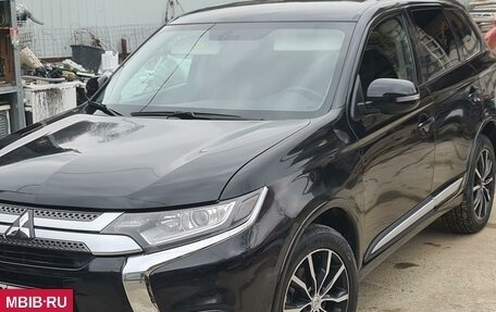 Mitsubishi Outlander III рестайлинг 3, 2019 год, 2 450 000 рублей, 4 фотография