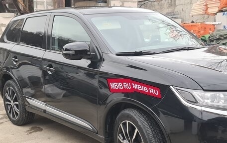 Mitsubishi Outlander III рестайлинг 3, 2019 год, 2 450 000 рублей, 8 фотография